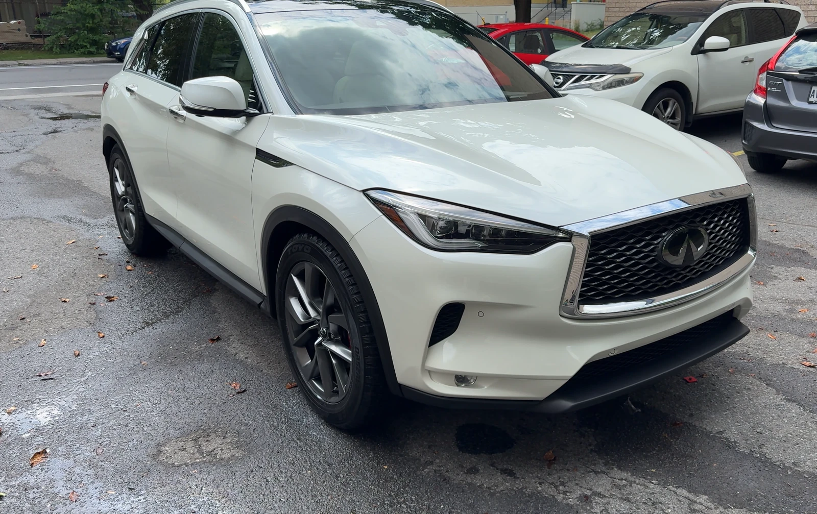 Infiniti blanc après un nettoyage extérieur par Auto RS