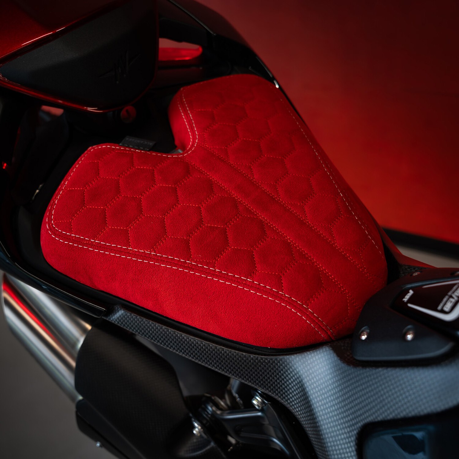 Siège rouge haut de gamme aux coutures hexagonales